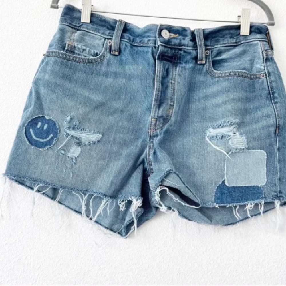 Brand New Old Navy Distressed / Patch Smiley Shorts Size 20